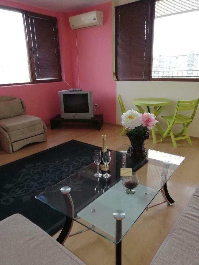 M&M Apartment เวลินกราด ภายนอก รูปภาพ